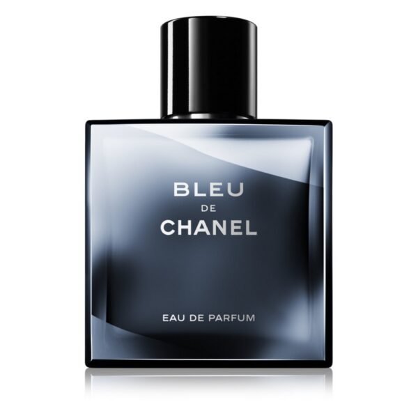 Chanel Bleu de Chanel Eau de Parfum воплощает чистую независимость и решительность. Это настоящая ода чистой мужской свободе, созданная для тех, кто отказывается быть связанным правилами. Окунитесь в себя и раскройте характер человека, который крепко держит свою судьбу.