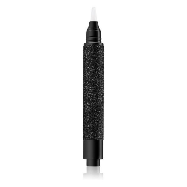 Знаменитая черная парфюмерия Yves Saint Laurent Black Opium в мерцающей ручке Click & Go - это фантастический способ сохранить ваш любимый аромат всегда под рукой, куда бы вы ни шли. Одним щелчком мыши вы отпускаете аромат, а затем просто наносите его на точки пульса с помощью кисти.