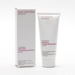 A gentle cleansing emulsion with vegetable oils suitable for the most sensitive skin.