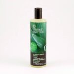 Revitalizing Healing Shampoo soothes itchy scalp prone to inflammation and irritation thanks to its antibacterial plant extracts.