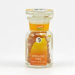 Intensive capsules provide mature skin with essential nutrition thanks to a combination of almond