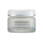 Combination skin night cream cares for the skin with seaweed extracts and green tea.