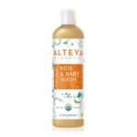A gentle shower gel based on saponified natural oils gently cleanses the skin and