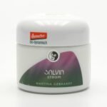 Sage cream with antibacterial herbal extracts provides young problem skin with essential nutrients and at the same time has an anti-inflammatory effect and eliminates acne and other defects.
