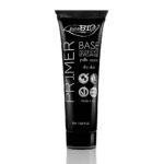 A make-up base for dry skin smoothes the skin