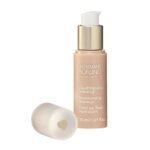 Liquid cosmetics unify skin tone and cover minor imperfections.