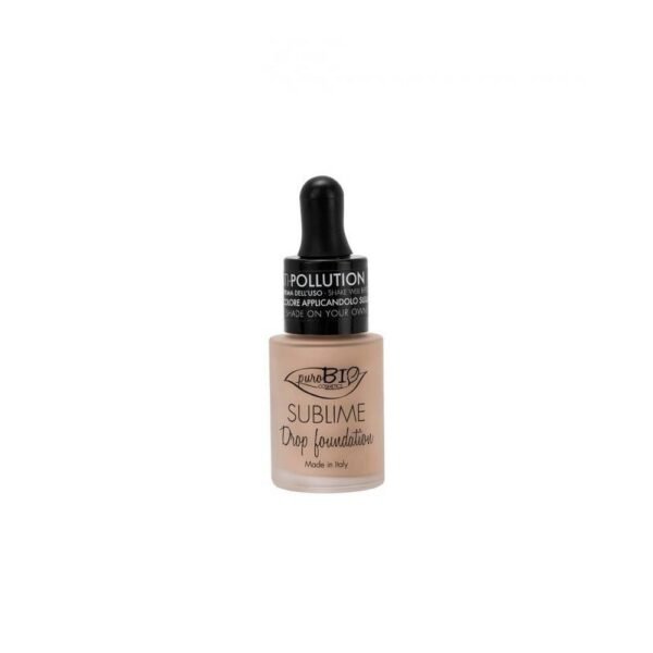 The makeup combines light skin tone with a yellow undertone and covers minor imperfections.