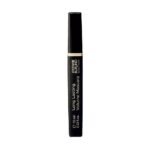 Black mascara enhances even the smallest lashes