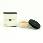 A gentle makeup powder with mineral pigments that enhances the natural beauty of fair to very fair skin with a balanced neutral tone.