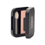 Peach eyeshadow is suitable for delicate daily eye makeup.
