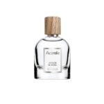 Immerse yourself in the refreshing aroma of neroli with hints of fresh and dynamic citrus and greenery