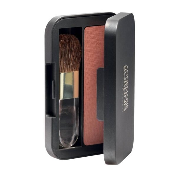 The shimmer blush kisses your cheeks with a darker peach shade