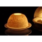 The original lamp, lithophany, is a relief that, when lit by a candle flame, creates a vivid image associated with an unmistakable atmosphere.