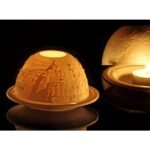 The original lamp, lithophany, is a relief that, when lit by a candle flame, creates a vivid image associated with an unmistakable atmosphere.