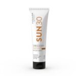 The cream containing unique extracts of bees and raspberry oil does not form a white film on the skin and protects it not only from sunburn