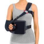 Very light, airy, abduction shoulder orthosis, with easy application, can be worn over a T-shirt, easy patient hygiene, easy maintenance of the orthosis.
