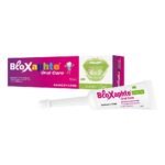Благодаря особой формуле, гель Bloxaphte Oral Care junior обеспечивает барьерный эффект для быстрого и эффективного снятия местной боли и способствует заживлению афт и поражений полости рта. Натуральный аромат красных фруктов придает гелю приятный детский вкус.