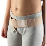 The belt is applied in the pre- and postoperative period. It is equipped with a removable velcro pad, which prevents its development by pressing on the hernia in the groin area. We recommend putting the belt on while lying down after previously pushing the hernia.