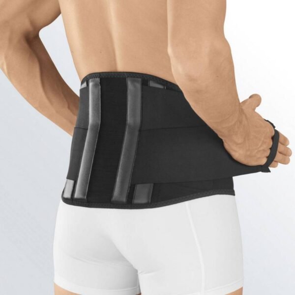 Lumbar belt made of compression material with 4 integrated stabilizing reinforcements. With the help of tightening circular straps, which cause compression in the abdominal area and support the muscles of the torso, we achieve relief of the lumbar spine and subsequent relief of pain.