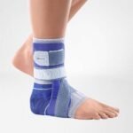 The orthosis helps protect the unstable ankle from overload. The MalleoLoc L3 orthosis is suitable for multi-stage treatment for patients with chronic disease because it is adaptable: the stabilizing effect can be dosed depending on the course of treatment or, if necessary, in three steps. It stabilizes on one side from the outer ankle with L-shaped reinforcement and fastening straps. In addition, a compression bandage activating the muscles is integrated. The brace and straps can be easily removed. Thanks to its flat construction, the MalleoLoc L3 also fits into everyday shoes with a narrow shape and ensures safe stabilization.