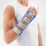 ManuLoc® is a wrist brace that is suitable for carpal tunnel syndrome, as well as prevention of abnormal distal and proximal wrist movement. It keeps the wrist at rest and at the same time allows for functional gripping movements. Thanks to the breathable materials and the seamless processing of the orthosis, high comfort is ensured even after several hours of wearing