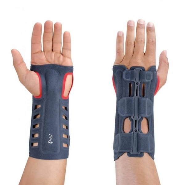 Manumed 3 is a rigid orthosis for wrist fixation with a focus on comfort and lightness. The orthosis can also be switched on with one hand. The orthosis is made of breathable and hypoallergenic material by welding technology, which achieves smooth joints that do not irritate the skin.