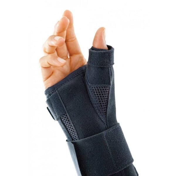 Orthosis designed to fix and stabilize the wrist and thumb. There is a shapeable dural plate on the underside of the wrist. Likewise, the dural plate is on the radial side of the forearm with an extension per inch. the material of the Airtex orthosis is highly breathable and wicks sweat perfectly. Closing the orthosis with Velcro using the ´slip-on system, the orthosis does not slip when fastened on the hand, does not open and the straps are easy to fasten.