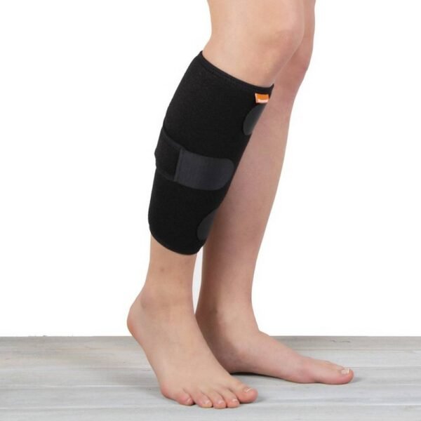 The neoprene calf bandage is designed to strengthen the calf, provides compression and warming, so the muscles are more flexible and easier to stretch.