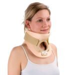 Collar Tracheo is an immobilizing cervical collar that reduces flexion, extension and rotation of the cervical spine. The overall support of the cervical segment maintains a neutral position of the cervical spine.