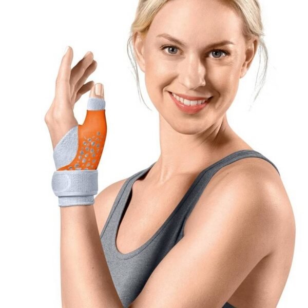 Rigid polypropylene inch orthosis fixing CMT and MTTPh thumb joint. Velcro fastening, includes a textile sleeve increasing the comfort of wearing the orthosis.