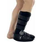 Postoperative and rehabilitative ankle orthosis with selectable angle or partial adjustment of joint fixation, which enables early functional mobilization. The very easy-to-use joint allows you to adjust plantar flexion, dorsal flexion and immobilization. The orthosis enables a physiological way of walking thanks to the sole with the cradle profile of the sole.