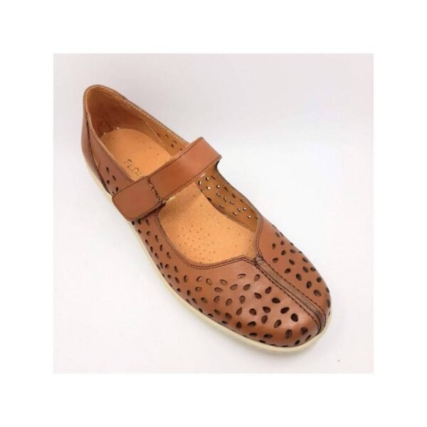 The German brand Varomed offers high-quality footwear for wide and sensitive feet and therapeutic footwear.