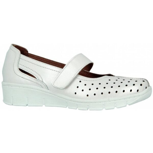 The German brand Varomed offers high-quality footwear for wide and sensitive feet and therapeutic footwear.