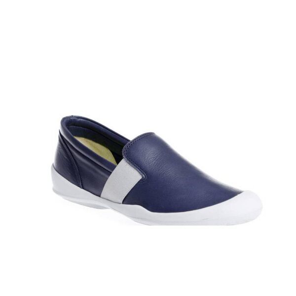 Subtly processed, leather and very comfortable women's slippers for the summer months. The upper part is produced from high-quality and comfortable leather as well as high-quality leather insole. Suitable for easy summer walks. Made in Portugal.