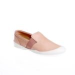 Subtly processed, leather and very comfortable women's slippers for the summer months. The upper part is produced from high-quality and comfortable leather as well as high-quality leather insole. Suitable for easy summer walks. Made in Portugal.