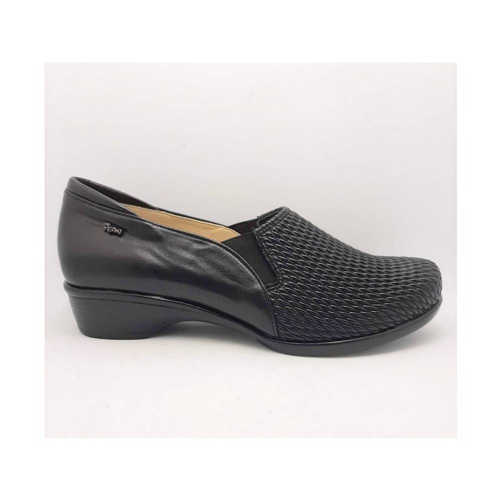 womens shoes for wider feet peon ta 349 1 black Comfortable women's low shoes for wider legs of the popular Czech brand Peon.