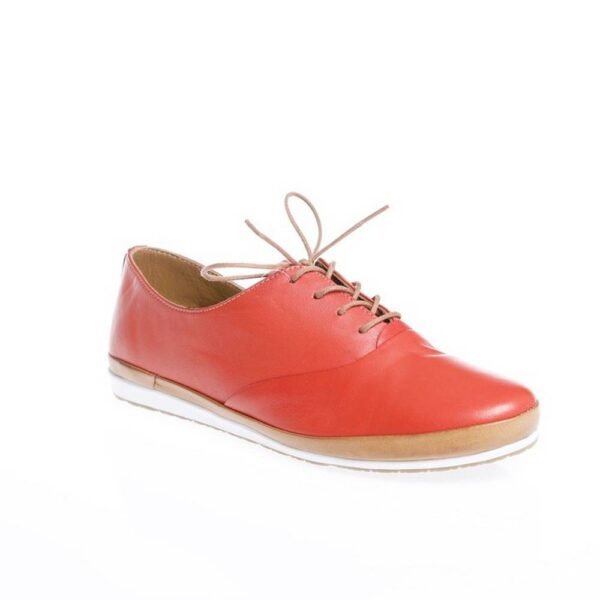 Elegant women's shoes from Looke. The upper and soft insole are made of first-class and comfortable leather. Simple design that is great for city travel thanks to a durable rubber sole. The shoes are suitable for both skirts and trousers.