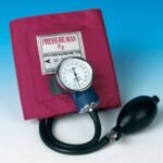 Upper arm blood pressure monitor