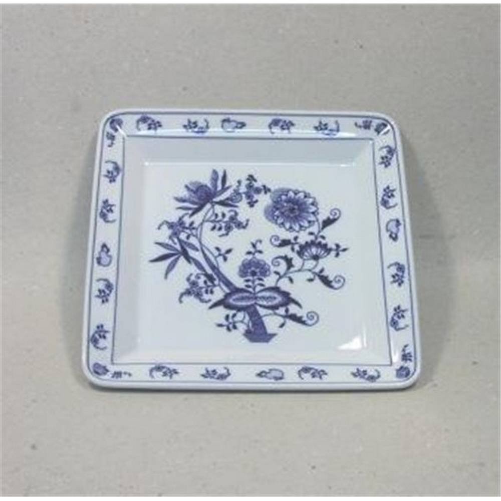 square plate 215 cm onion czech porcelain Surprise! Your loved ones will look with your mouth open at this special, square porcelain plate (21.5 cm) full of cardamom cookies (Cooking Stories, p. 88) or other delicious food! Especially after a very busy day!