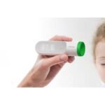 The practical temple thermometer measures the body temperature in seconds. It is therefore particularly convenient for use with infants and young children. A temple thermometer should not be missing for parents.