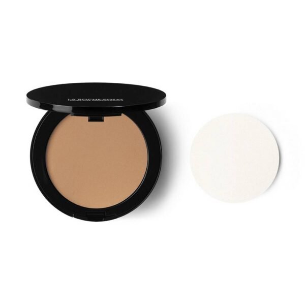 The Tolériane Compact Foundation is specially adapted to all types of sensitive to intolerant skin and offers an SPF25. It conceals imperfections without overloading material and provides a semi-matt powdered finish