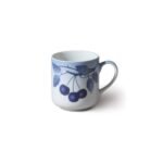 With this almost half-liter mug, you can handle a sleepy blow with an overview.
