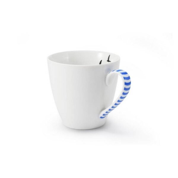 Practical mug with a volume of 300 ml with a blue decorated handle and birds on the inside.