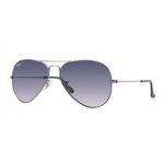 Polarized Ray-Ban AVIATOR LARGE METAL RB3025 - 004/78. Mineral lenses are more resistant to scratches.