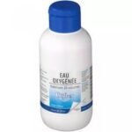 Hydrogen peroxide, commonly known as hydrogen peroxide, is a light-colored liquid that is used in medicine, but also in aesthetic and maintenance products.