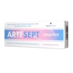 Artesept Sensitive, гель для защиты и очищения раненой кожи Медицинское оборудование, Для детей и взрослых, без возрастных ограничений,Гелевая повязка без этилового спирта. Он создает механический барьер, который защищает поврежденный участок и впитывает экссудативную жидкость.