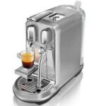 With the Nespresso Creatista Plus, thanks to the convenient handling of the Nespresso system and the advanced milk texturing technology from Breville, you can easily prepare an authentic top-quality coffee in latte art quality at home.