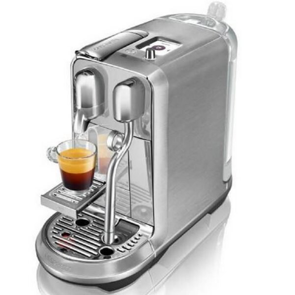 With the Nespresso Creatista Plus, thanks to the convenient handling of the Nespresso system and the advanced milk texturing technology from Breville, you can easily prepare an authentic top-quality coffee in latte art quality at home.