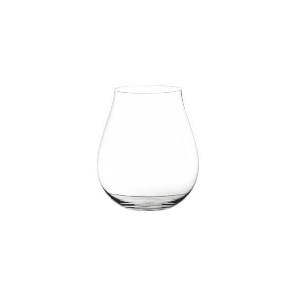 Attimo glasses are made of blown lead-free crystal glass and stand out with their classic shape resembling a slightly opened tulip.