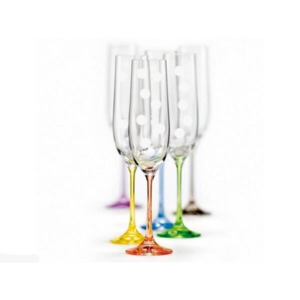 With Rainbow champagne glasses, there is no risk of confusion on the table.